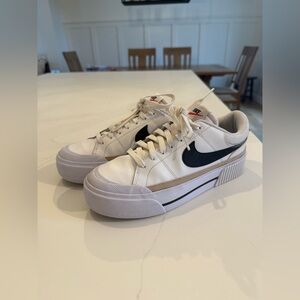 Nike Court Legacy Lift Sneakers
